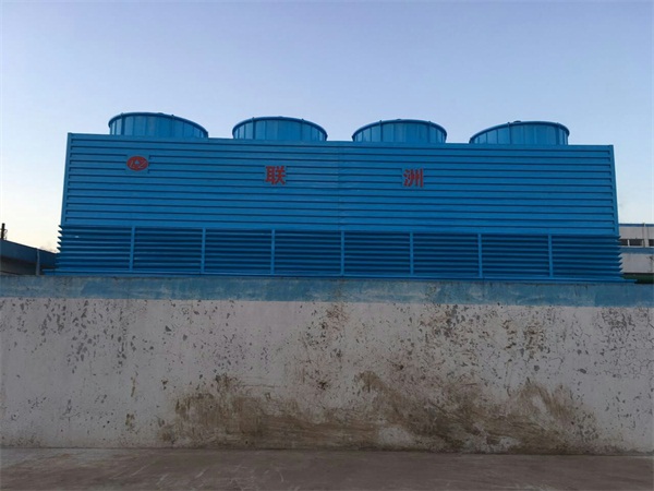 Square countercurrent cooling tower